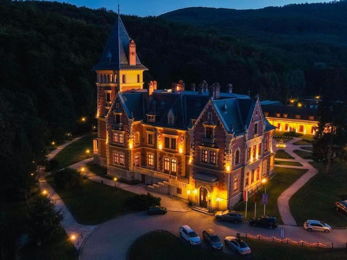 Kastelyhotel Sasvar Resort Parádsasvár Exterior foto