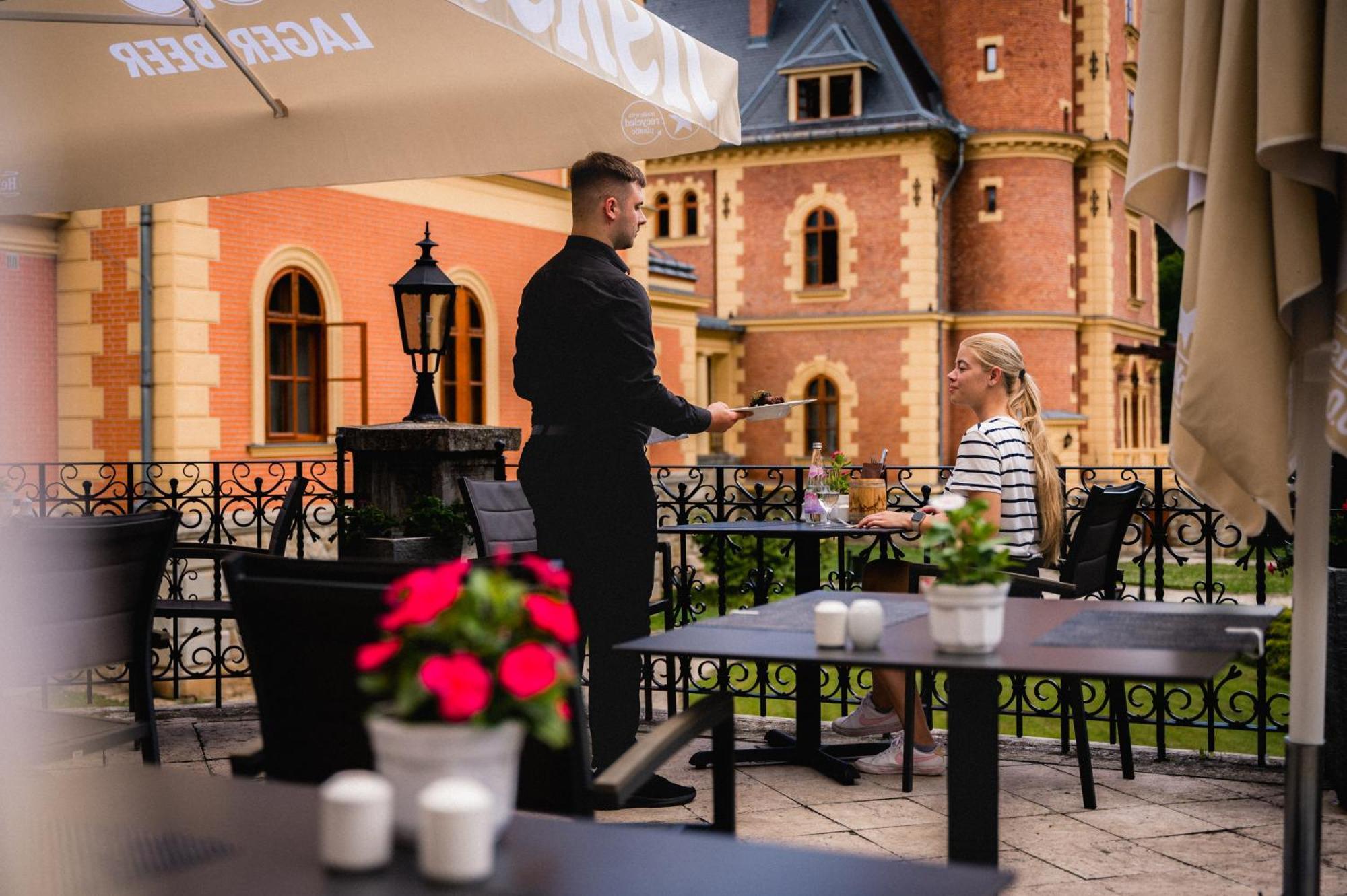 Kastelyhotel Sasvar Resort Parádsasvár Exterior foto